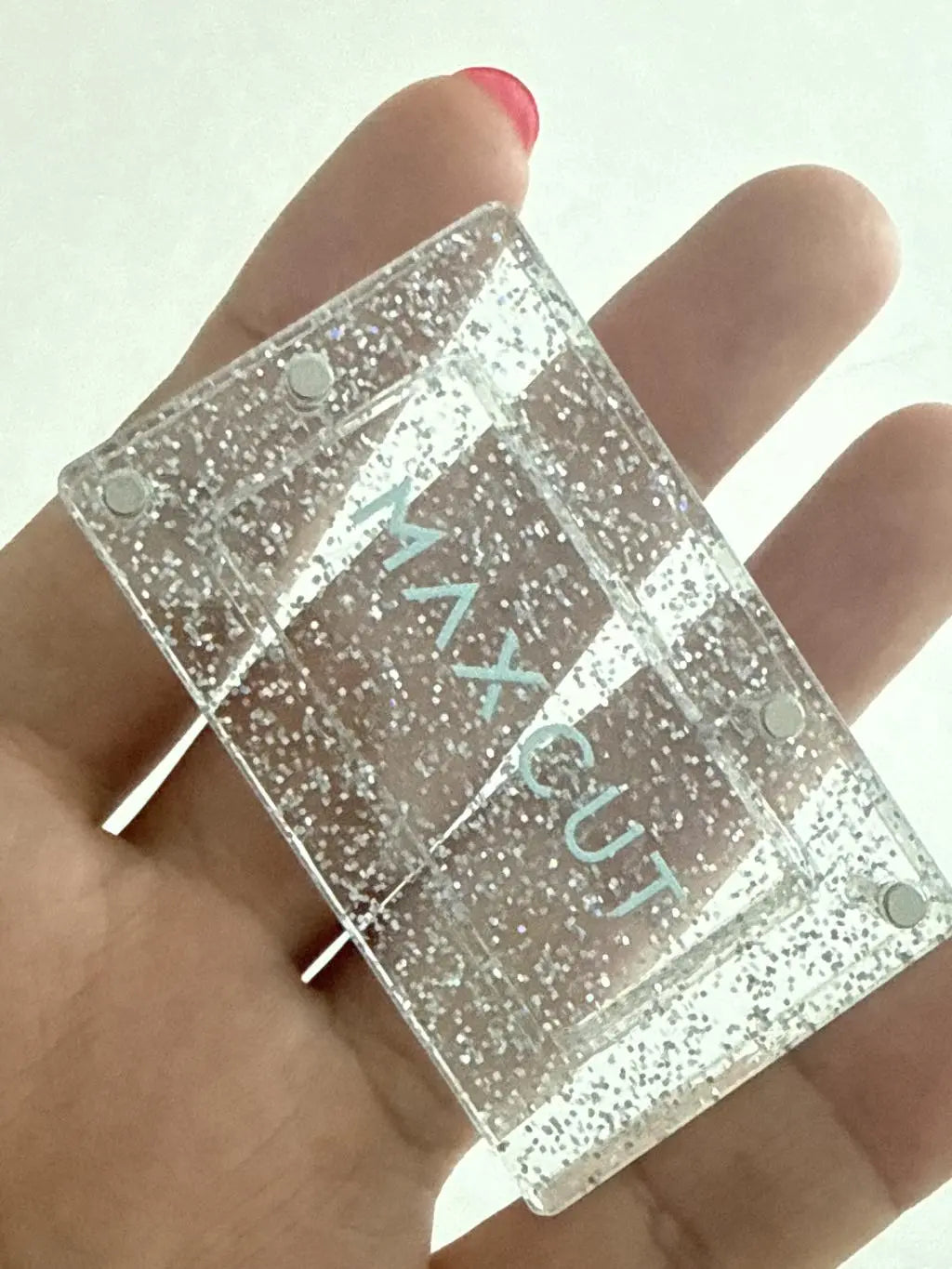 MAXCUT Slim Display
