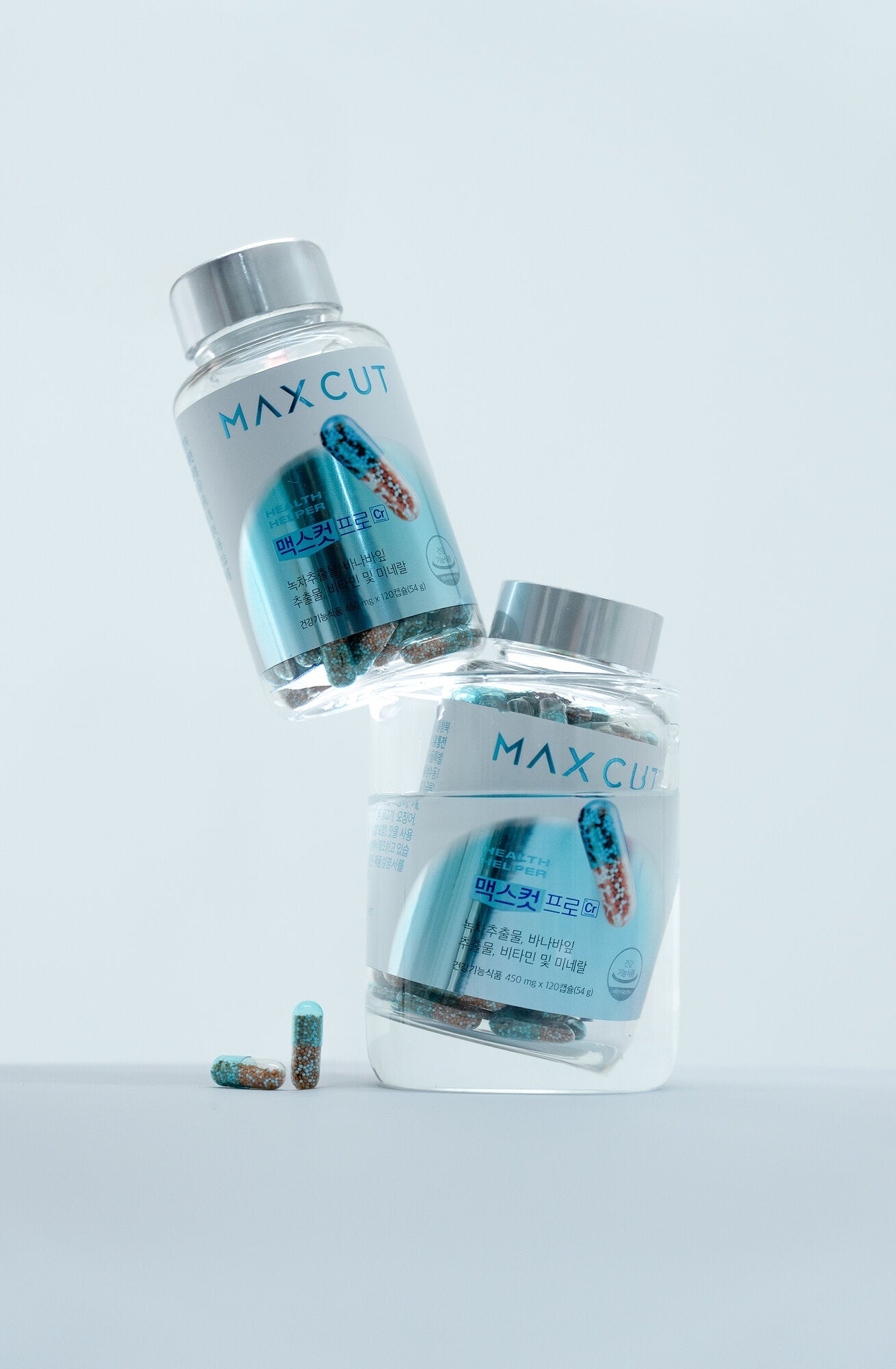 MAXCUT Pro Chrome bottles, lifestyle shot